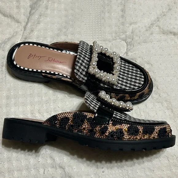 Betsey Johnson Black and White Pearl Buckle Mules - Picture 4 of 5